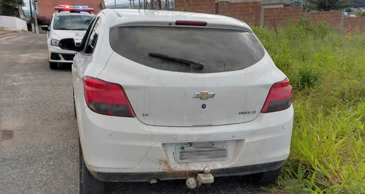 Ônix roubado abandonado, em Garanhuns