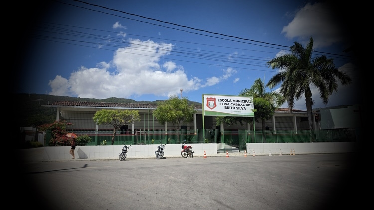 ALUNOS SE ENVOLVEM EM BRIGA DENTRO DE SALA DE AULA EM ÁGUAS BELAS